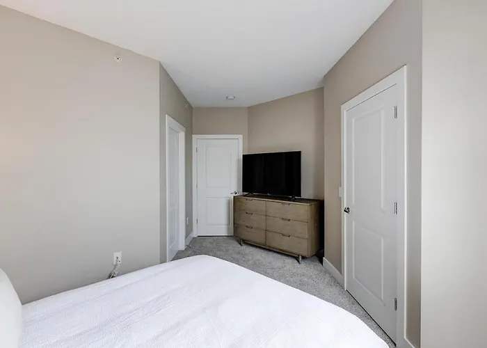 Landing Modern With Amazing Amenities Columbus