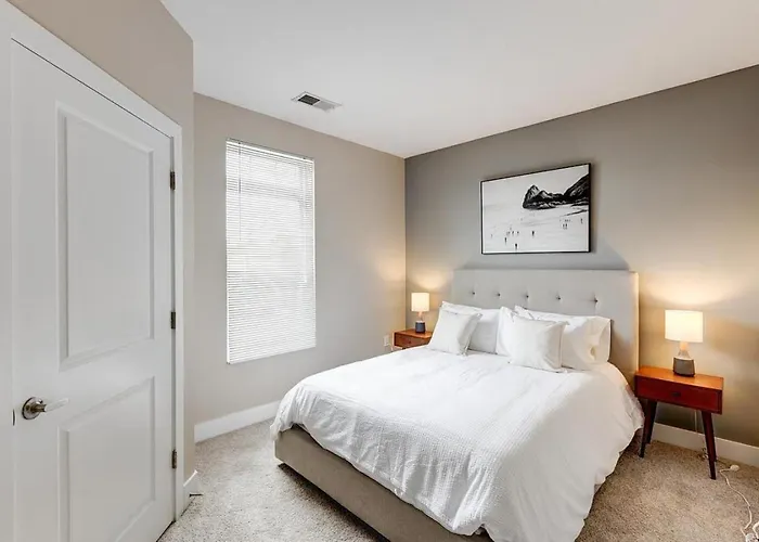 Landing Modern With Amazing Amenities *